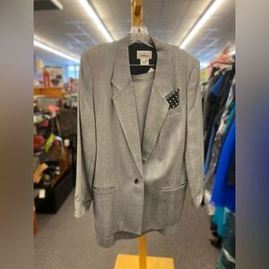 Worthington ladies 14 Black & White Striped Skirt Suit 2PC